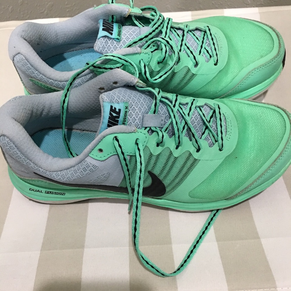Women’s Nike shoes 7.5